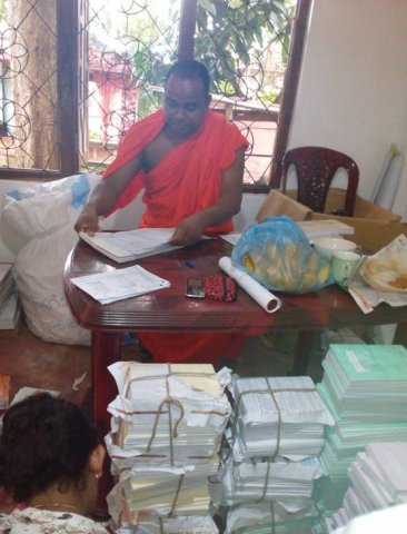 දහම් පාසල් පෙළ පොත් බෙදා දීම